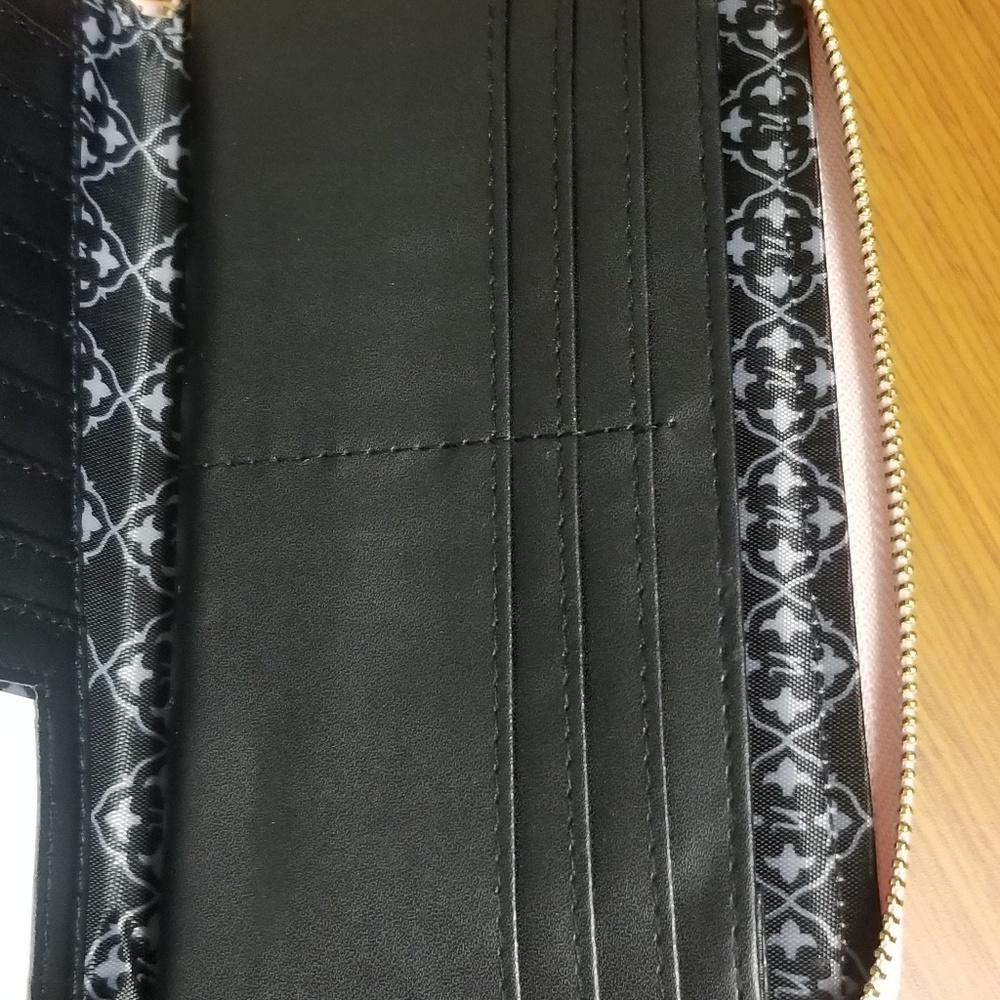 Hand painted "NO CAPES" wallet!! - Picture 5 of 8